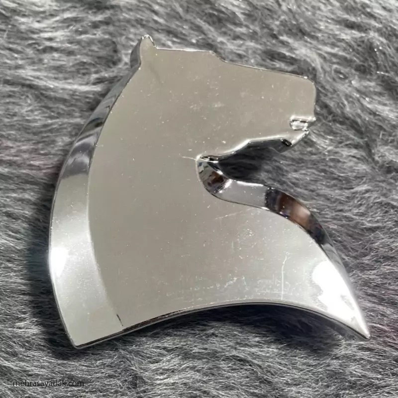 آرم جلو پنجره سمند